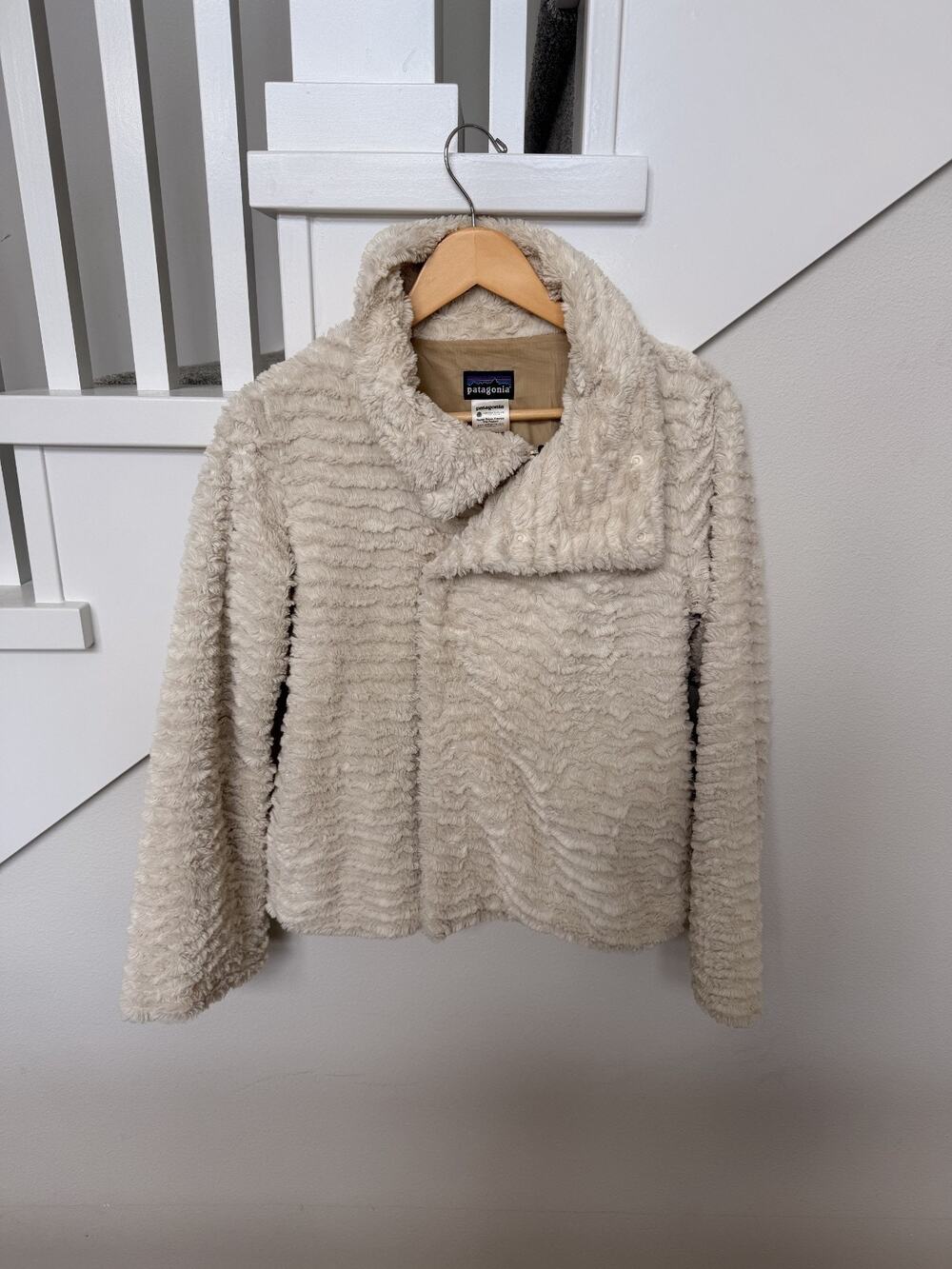 Patagonia Womens Small Cream High Pile Fleece Jacket Asymmetric Collar Pelage